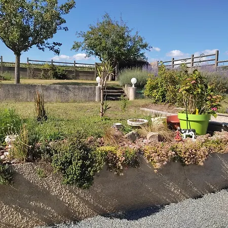 Dans Grande Maison A La Campagne