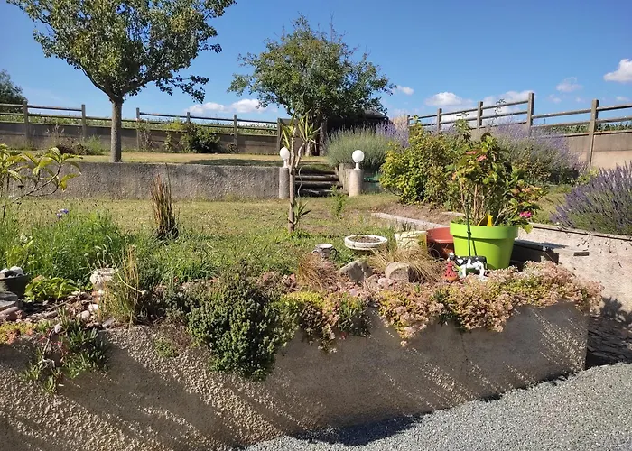 Dans Grande Maison A La Campagne