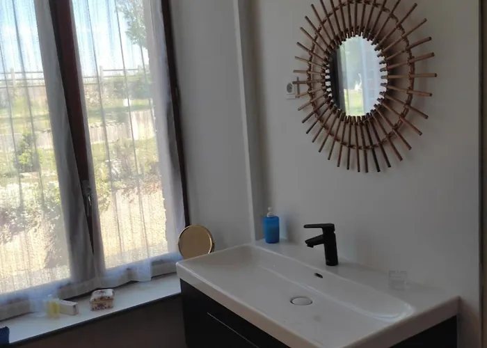 Dans Grande Maison A La Campagne